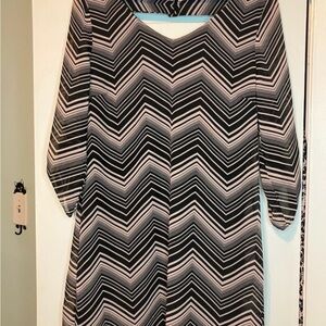 NWT Lily Rose Black & Pink Chevron 3/4 Sleeve Mini Dress - M